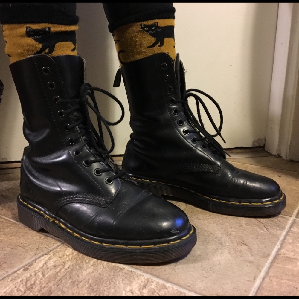 Vintage Classic Doc Martin boots